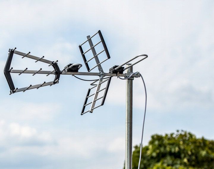 ANTENA DVBT2 DO TV NAZIEMNEJ KIERUNKOWA ZEWNĘTRZNA COMBO MUX8 4K LTE