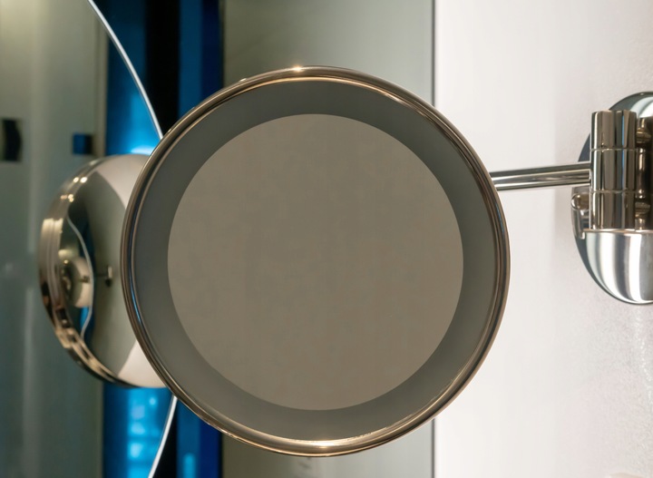 Podświetlane lusterko do makijażu kosmetyczne obrotowe obustronne LED