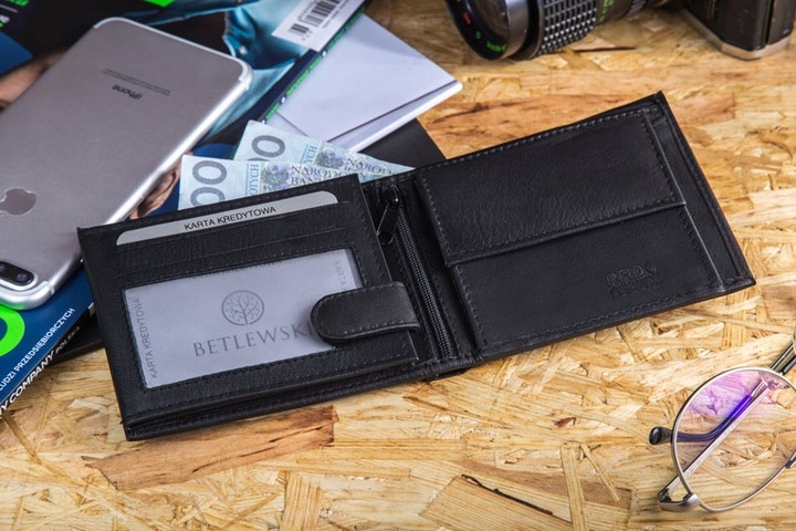 BETLEWSKI Portfel męski skórzany z przegródkami miejsce na zdjęcie