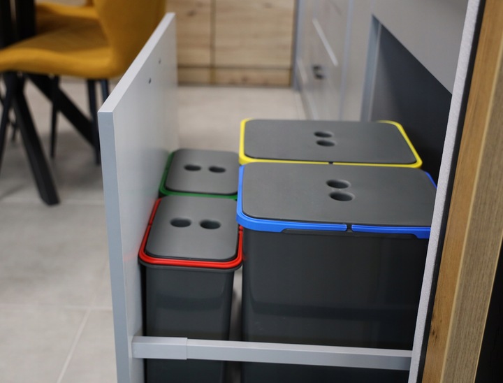 Zestaw koszy do segregacji śmieci 2x20L 2x8L do szafek min 50cm Merill