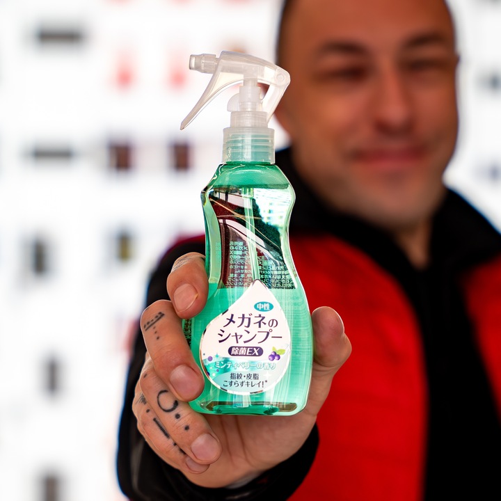 SZAMPON DO OKULARÓW INNOWACYJNY JAPOŃSKI ZAPACH MIĘTA-JAGODA 200 ML SOFT99