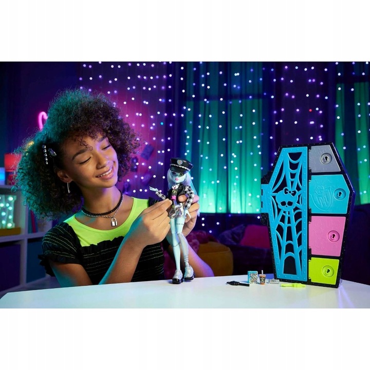 MONSTER HIGH STRASZYSEKRETY FRANKIE STEIN LALKA POTWÓR + 19 NIESPODZIANEK