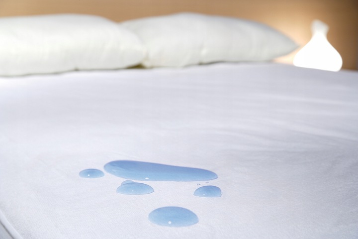 PRZEŚCIERADŁO NIEPRZEMAKALNE 140X200 OCHRANIACZ NA MATERAC TOPPER PODKŁAD