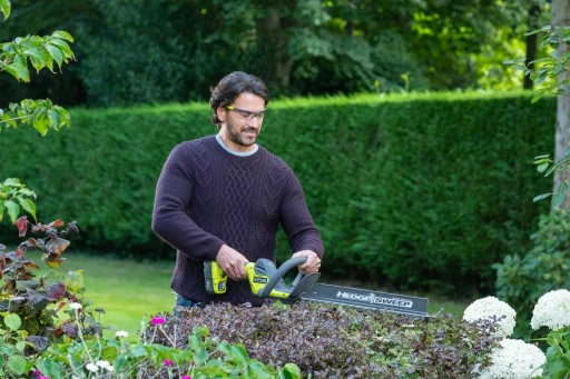 RYOBI NOŻYCE DO ŻYWOPŁOTU AKUMULATOROWE 18V SEKATOR 50CM HEDGESWEEP + 2AH