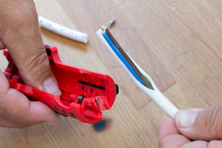 WIELOFUNKCYJNY NÓŻ DO ŚCIĄGANIA IZOLACJI PRZEWODÓW ŚCIĄGACZ DLA