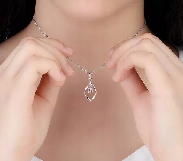 NASZYJNIK SREBRNY ŁAŃCUSZEK DAMSKI Z ZAWIESZKĄ SREBRO PRÓBA 925 ORYGINALNY