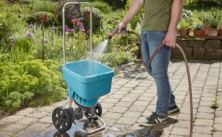 Siewnik ręczny do nawozów piasku nasion trawy XL Gardena 18l