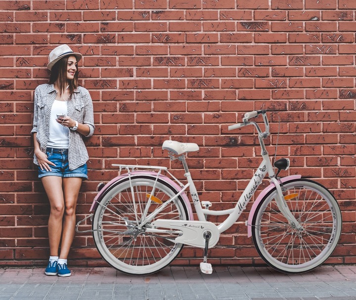 ROWER MIEJSKI DAMSKI 26" NA KOMUNIĘ RAMA 17" KOŁA 26" BAGAŻNIK OŚWIETLENIE