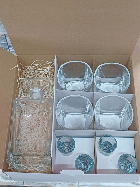 KARAFKA 4 SZKLANKI DO WHISKY i 4 kieliszki Z GRAWEREM na Prezent
