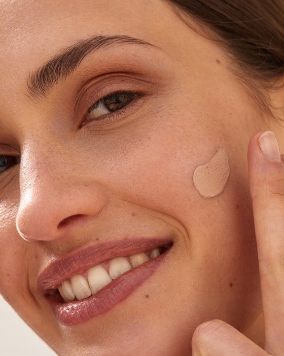 NIVEA BB 5w1 Krem na dzień filtr UV SPF 15 nawilżający - odcień jasny 50ml