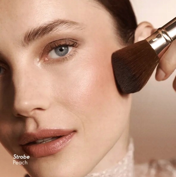 ORIFLAME Puder z serum w perełkach Giordani Gold STROBE PEACH