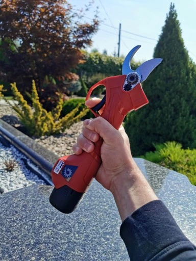 SEKATOR AKUMULATOROWY KOWADEŁKOWY NOŻYCE OGRODOWE ELEKTRYCZNE 2X BATERIA