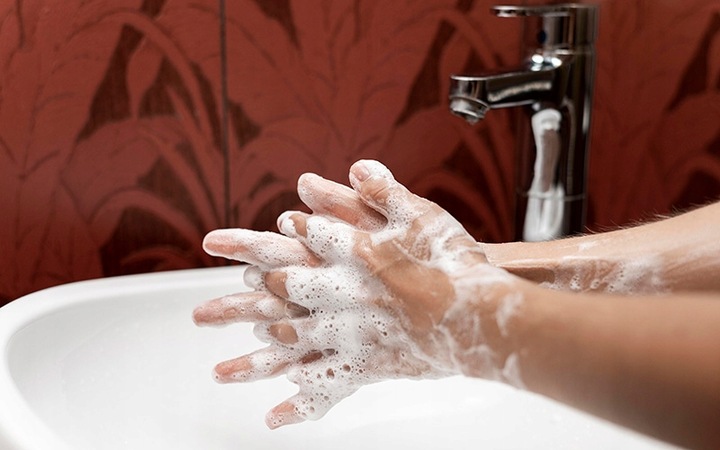 PIANKA DO KRĘGÓW KANAŁÓW STUDZIENEK WODOSZCZELNA PIANA WĘŻYK 750 ml