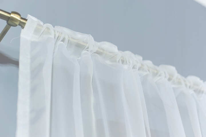 FIRANA GOTOWA BIAŁA WOAL Z LAMÓWKA NA TAŚMIE DO SALONU SYPIALNI 400x250 cm