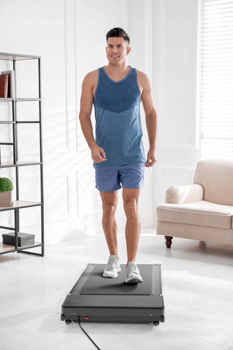 Bieżnia (Walking pad) VACO z wyświetlaczem LED i zdalnym sterowaniem.