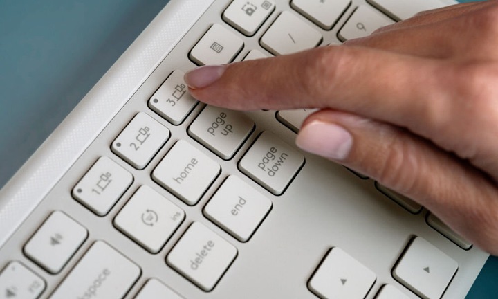 Zestaw LOGITECH Signature Slim Combo MK950 Biały