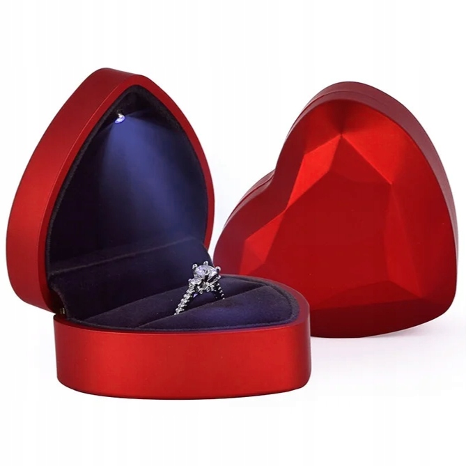 CZERWONE PUDEŁKO SERCE NA PIERŚCIONEK ZARĘCZYNOWY ZE ŚWIATEŁKIEM LAMPKĄ LED