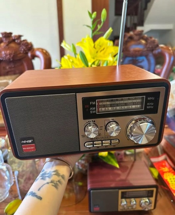 Radio Retro sieciowo-bateryjne FM PRZENOŚNE pilot Bluetooth 1200mAh