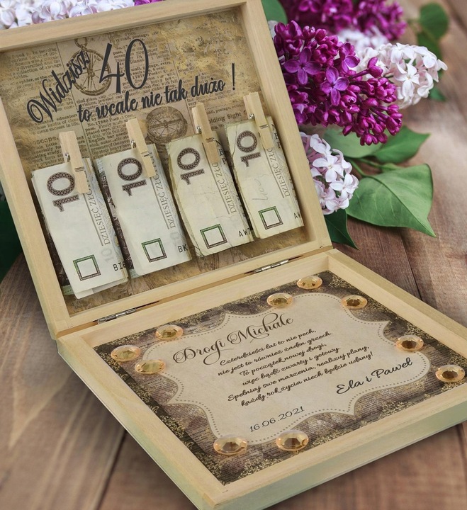 PREZENT NA 40 URODZINY PUDEŁKO Z ŻYCZENIAMI