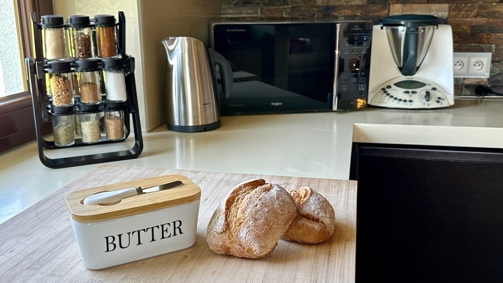 MASELNICZKA PORCELANOWA CERAMICZNA MASELNICZKA Z NOŻEM DO MASŁA BAMBUS TOP