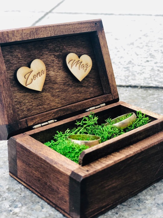 DREWNIANE PUDEŁKO NA OBRĄCZKI BRĄZOWE MECH ŚLUB