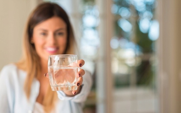 Woda Mineralna niskosodowa Cisowianka PERLAGE 36x0.33 L puszka