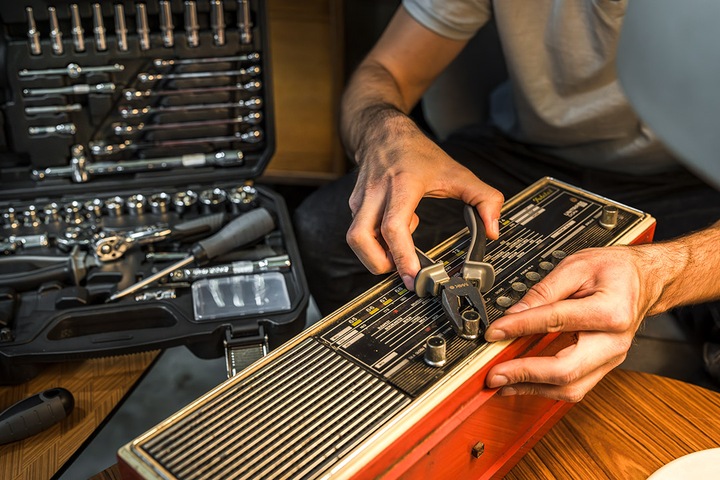 Zestaw Narzędzi NEO TOOLS M4K Garage, 90 el. Klucze Nasadowe Walizka