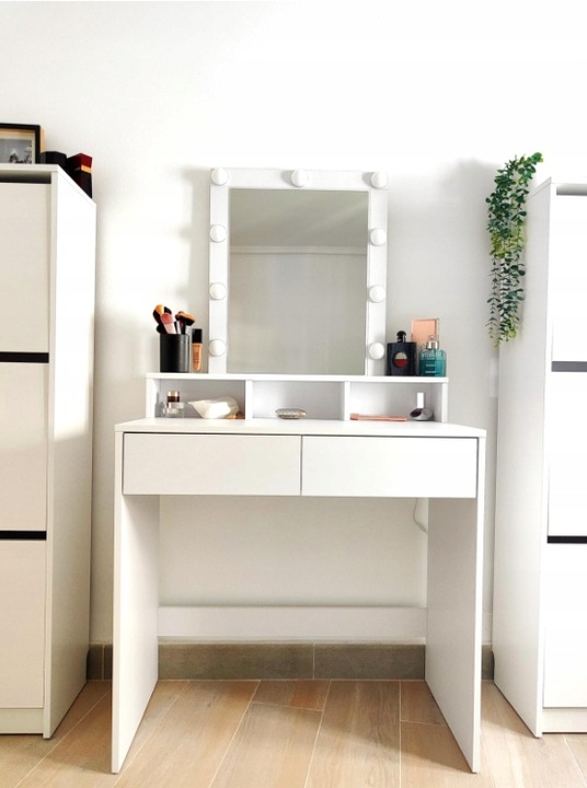 Toaletka biała lustro kosmetyczna oświetlenie 9 LED