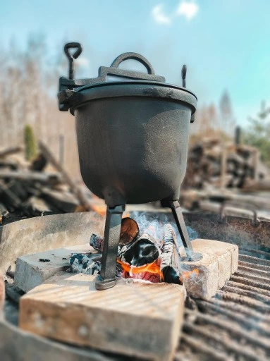 KOCIOŁEK ŻELIWNY MEYERHOFF 10L + GRATIS ŁYŻKA