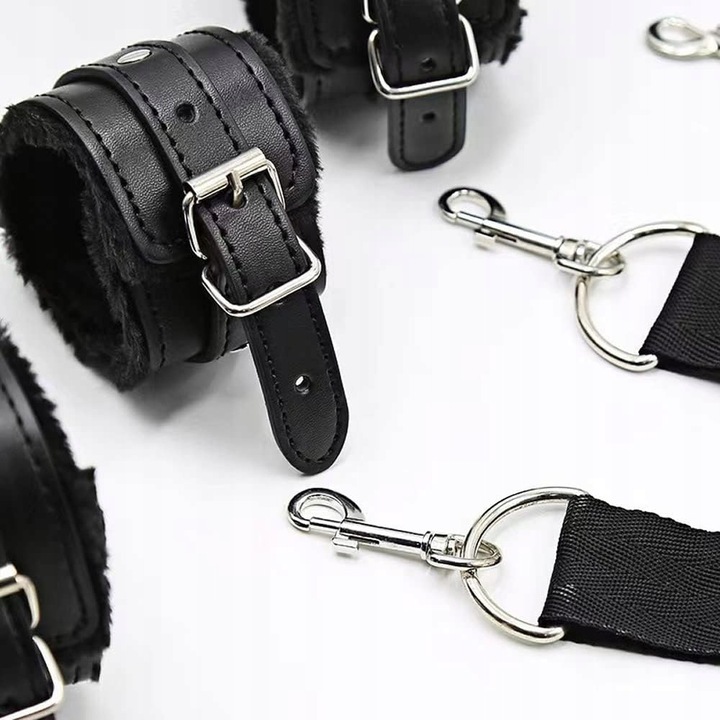 ZESTAW KAJDANEK BDSM Z PASAMI POD MATERAC ŁÓŻKO I MASKA NA OCZY Z EKOSKÓRY