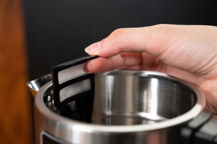 CZAJNIK ELEKTRYCZNY BEZPRZEWODOWY MOC 2200W BEZ ZBĘDNYCH BAJERÓW 2L