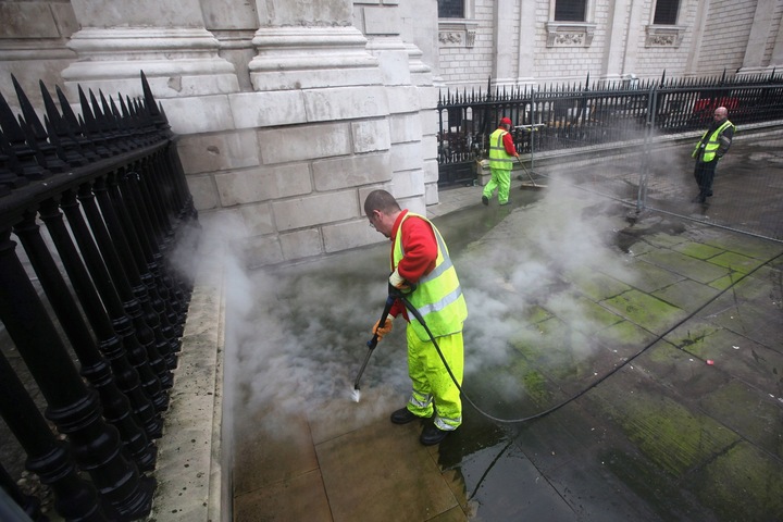 PŁYN DO MYCIA KOSTKI BRUKOWEJ PLANDEK ELEWACJI Z PLAM OLEJU 5L SKUTECZNY