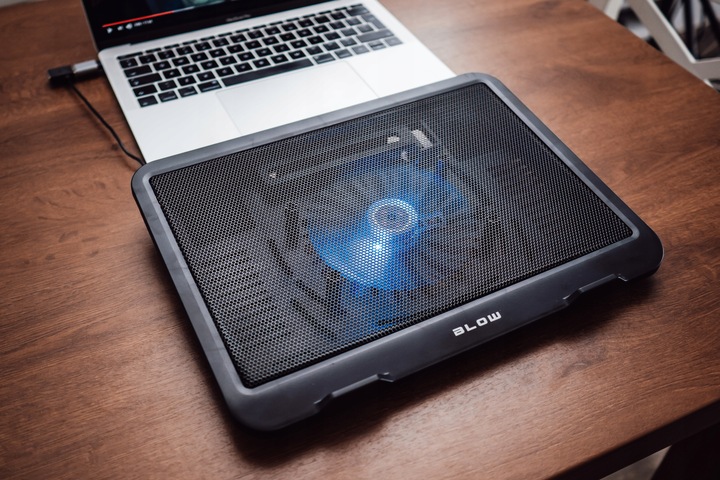 PODSTAWKA PODKŁADKA CHŁODZĄCA POD LAPTOPA LED USB STABILNA CICHA SOLIDNA