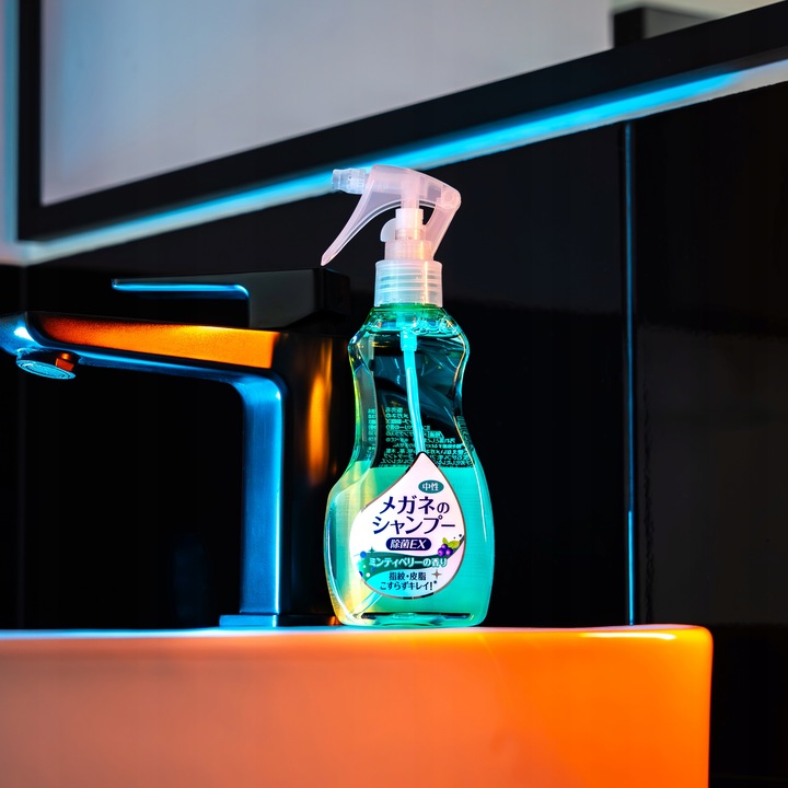 SZAMPON DO OKULARÓW INNOWACYJNY JAPOŃSKI ZAPACH MIĘTA-JAGODA 200 ML SOFT99