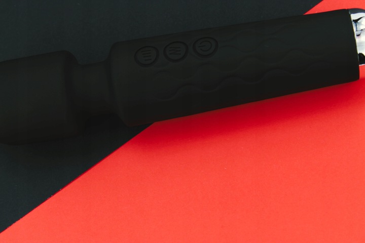 MASAŻER ŁECHTACZKI MOCNY WIBRATOR DO ORGAZMÓW MAGICZNA RÓŻDŻKA MAGIC WAND