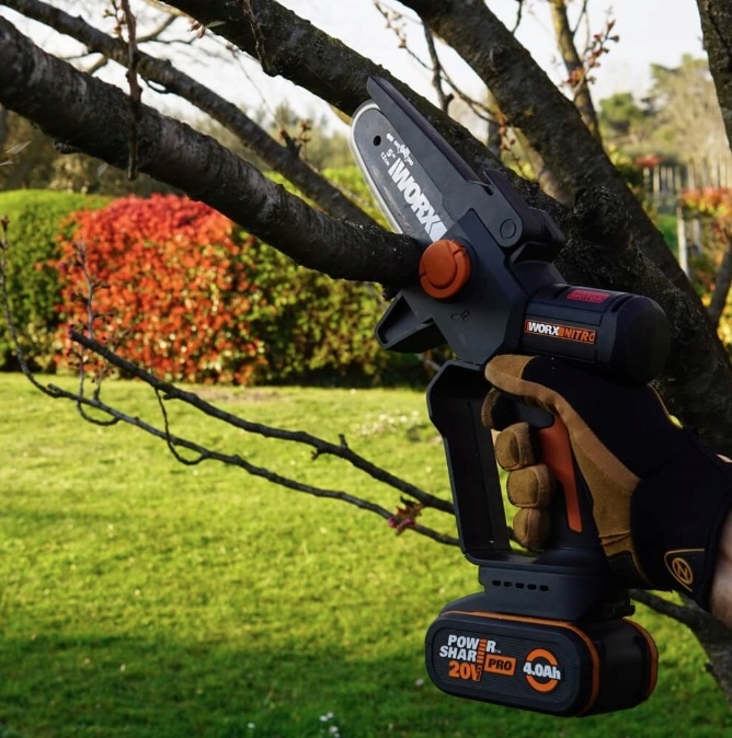 Minipilarka akumulatorowa do gałęzi WORX WG325E.9