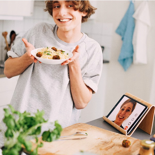 Serwis obiadowy na 12 osób talerze : obiadowe, głebokie, deserowe, miseczki