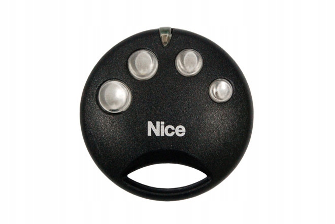 PRZEDMIOTEM SPRZEDAŻY SĄ DWA PILOTY DO BRAMY GARAŻU SMILO WRAZ Z BATERIAMI