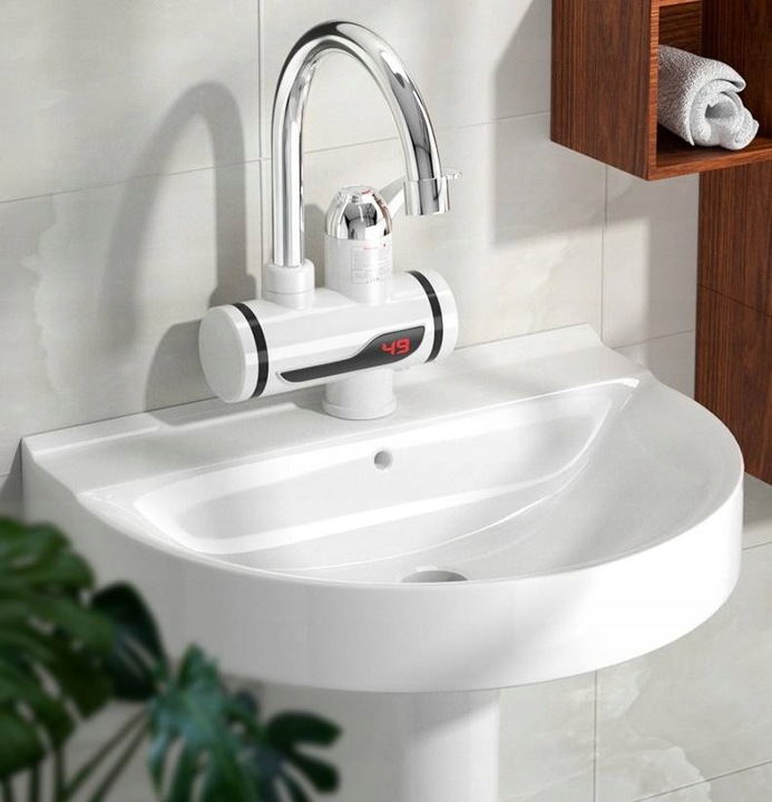 ELEKTRYCZNY PRZEPŁYWOWY PODGRZEWACZ WODY 3000 LCD GRZAŁK NADUMYWALKOWY KRAN