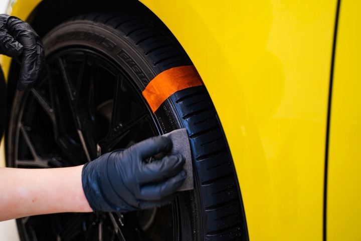 ADBL BLACK WATER 500 ML CZERNIDŁO DRESSING APLIKATOR DO OPON GUMY SPRAY