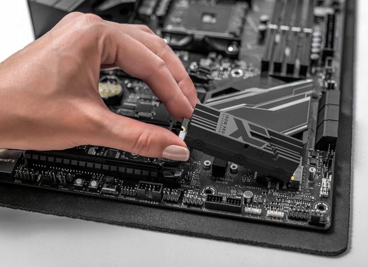 Dysk SSD GOODRAM IRDM PRO 1TB PCIe 4X4 M.2 PS5