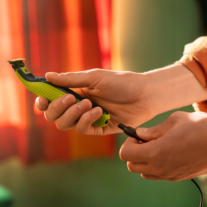 Golarka Philips OneBlade z ostrzem 360 i 3 nasadkami do zarostu