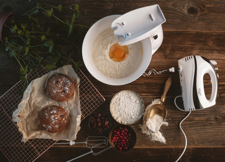 MIKSER RĘCZNY ROBOT KUCHENNY Z OBROTOWĄ MISĄ 3L 550W 5 PRĘDKOŚCI 2