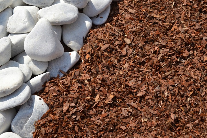 Kora Sosnowa Drobna 80L ściółka naturalna do ogrodu ochrona roślin