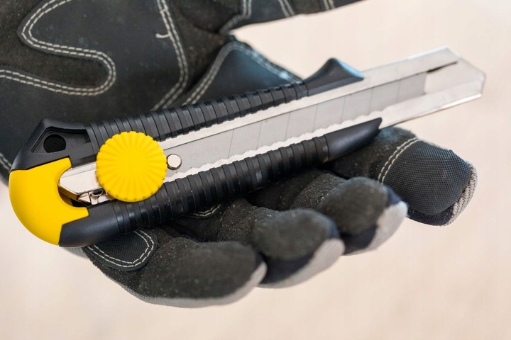 STANLEY 0-10-418 NÓŻ DYNAGRIP Z ŁAMANYM OSTRZEM