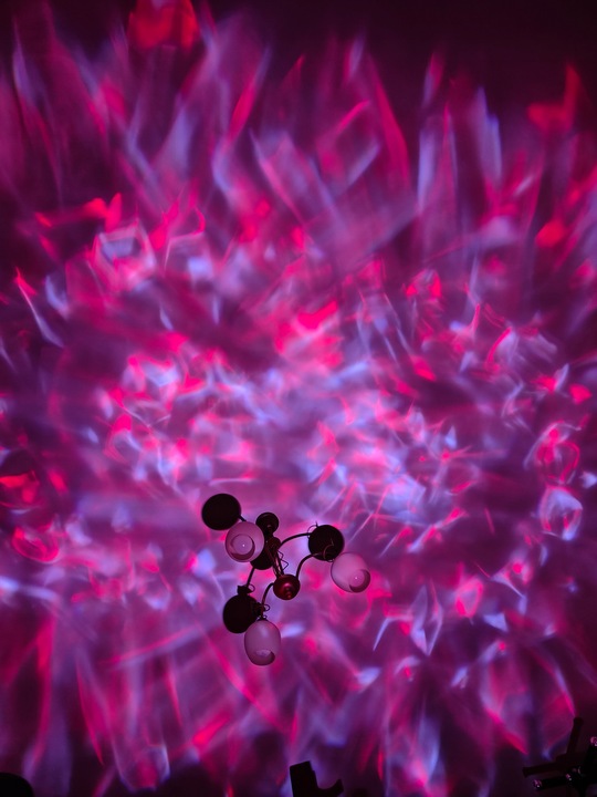 PROJEKTOR GWIAZD LAMPKA NOCNA RZUTNIK LED JAJO DINOZAURA DLA DZIECI PREZENT