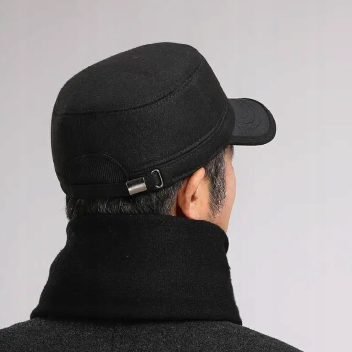 ZIMOWA CZAPKA Z DASZKIEM CHOWANE NAUSZNIKI CIEPŁA DLA STARSZEJ OSOBY