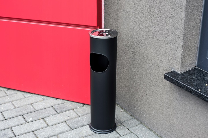 POPIELNICA POPIELNICZKA ZEWNĘTRZNA STOJĄCA KOSZ NA ŚMIECI ŚMIETNIK METALOWY