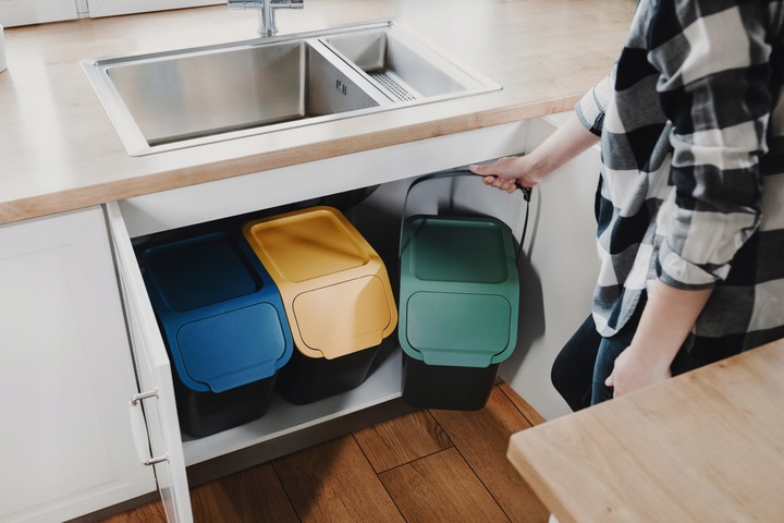 Pojemnik do segregacji odpadów kosz na śmieci metal plastik Bini żółty 25L