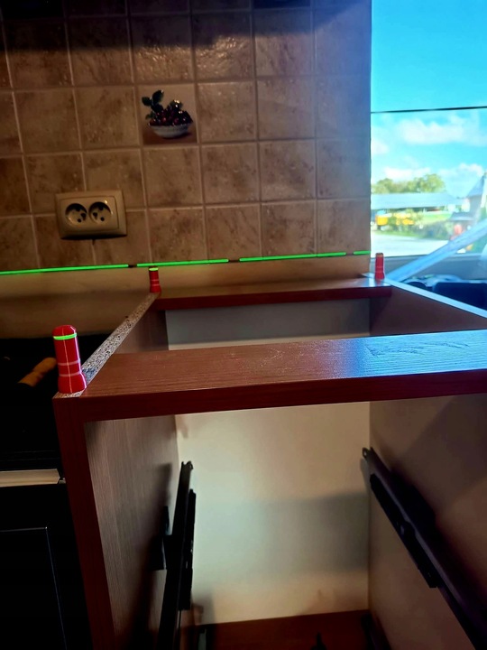 System poziomowania szafek i blatów "Pionki Starego" 16szt – 3